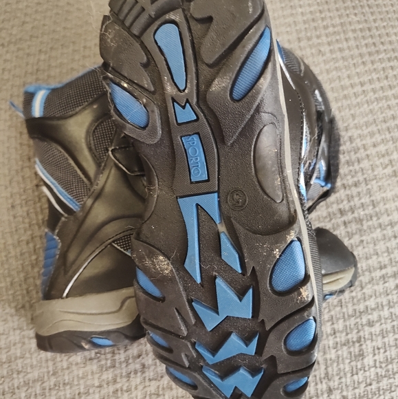 Boys Sporto size 5M snow boots - Picture 2 of 3